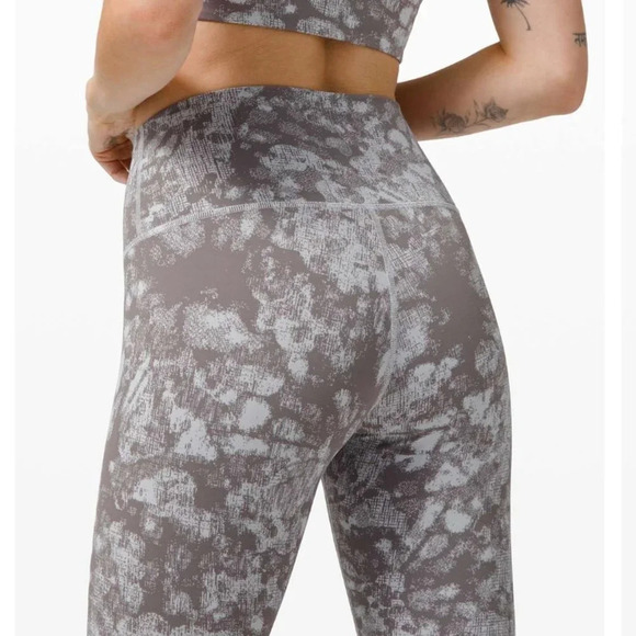 LULULEMON Wunder Under High-Rise Crop 23" *Full-On  Luxtreme Gray Size 4 - Picture 13 of 13